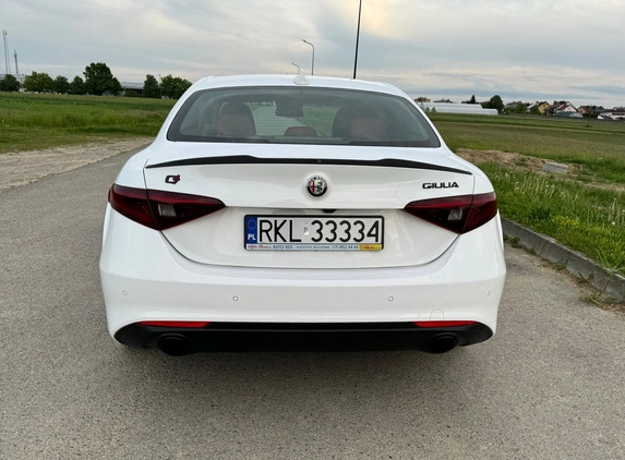 Alfa Romeo Giulia cena 104550 przebieg: 61257, rok produkcji 2019 z Rzeszów małe 211
